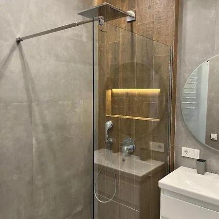 Vip Apartmens Avalon * 리비프